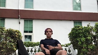 I found a blind spot in the parket sooo I decided to jerk off and feel the adrenaline that comes with doing hot stuff in public