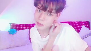 Gorgeous Guy Get Horny